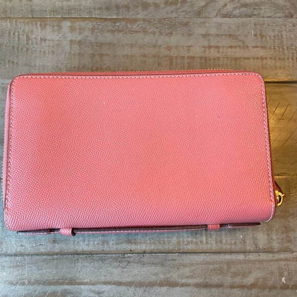 ✨ Pretty Pink Coach Wallet — Spacious & Stylish! ✨ - Picture 4 of 7